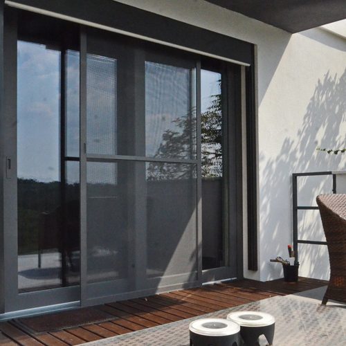 komarnik-klizni-intro